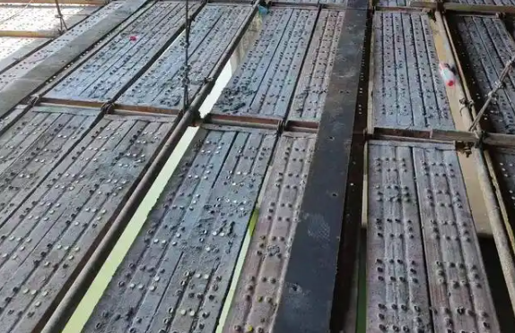 甘南碳纤维加固在木结构方面的作用有哪些？
